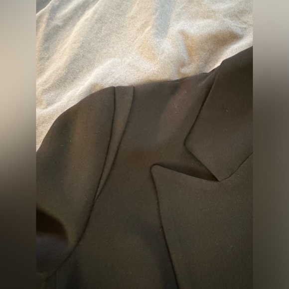 🟢LE CHATEAU sized small peplum black blazer. 🟢 - Picture 6 of 14